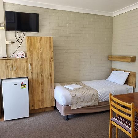 كيمبسي Moon River Motor Inn المظهر الخارجي الصورة